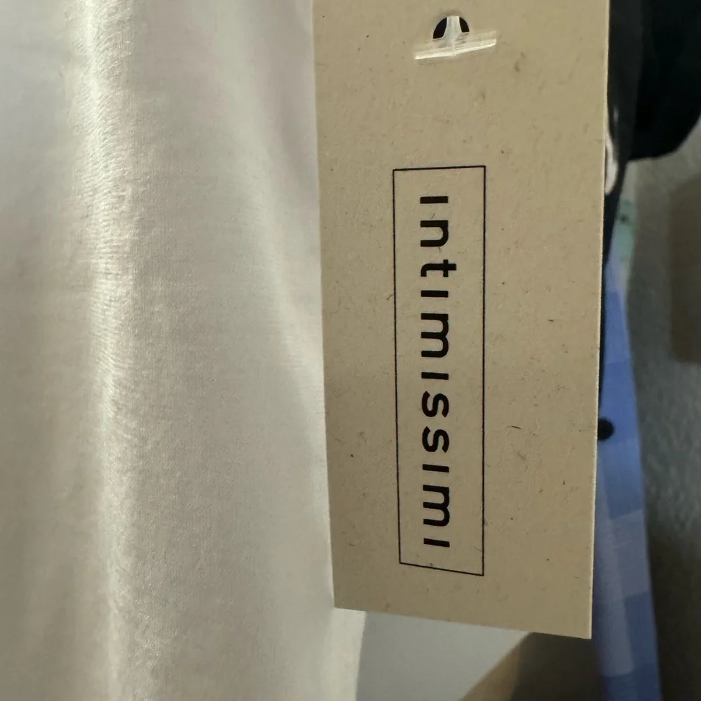 Intimissimi VS of Italy super soft and luxurious white tank top. NWT - Size M - Picture 5 of 8
